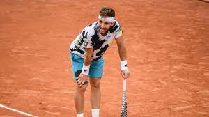 A jucat cel mai lung meci profesional din istorie, care a durat 11 ore și 5 minute timp de 3 zile la campionatele mondiale din 2010. Lorenzo Giustino Èi Corentin Moutet Au Jucat Al Doilea Cel Mai Lung Meci Din Istoria Roland Garros Eurosport