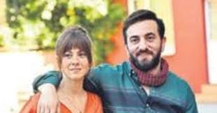 Aykut enişte izle bir aile isterken iki aileye enişte oluyor. Cem Gelinoglu Ile Melis Babadag Aykut Eniste 2 Yi Hazirliyor Takvim
