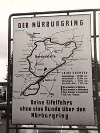 Il montre la südschleife, un bout de circuit aujourd'hui disparu et tombé dans l'oubli. Sudschleife Wikipedia