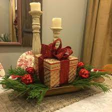 Oh, i had seen these rustic dough bowls used before but always in an über crafty/country/dried flowers with roosters and other things that are pretty but weren't quite my style. My Christmas Dough Bowl Centerpiece Christmas Centerpieces Christmas Vignettes Christmas Table Decorations
