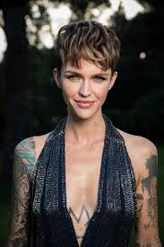 She is a huntress, leader of team rwby, and a defender of the world of remnant. Ruby Rose Batwoman And Paving The Way For Queer Superheroes Vogue