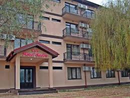 Handbalul masculin călărăşean are o veche tradiţie, printre cei mai cunoscuţi sportivi ce au practicat acest îndrăgit sport, în oraşul de pe malul borcei. Hotel Baden Calarasi