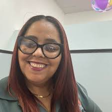 Anoche me encontré en la Plaza de Recreo con la niña Ileimarie Madera  Malavé. Ella tenía que entrevistar un líder comunitario y escogió a este  servidor para hacer su asignación. Siempre es