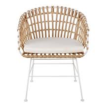 Coussins compris mais aussi très confortables sans les coussins. Fauteuil De Jardin En Resine Imitation Rotin Et Toile Blanche Kanpur Maisons Du Monde