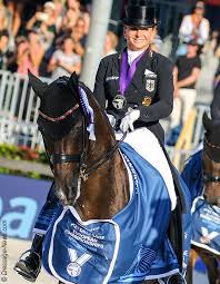 Dorothee schneider (născută la 17 februarie 1969) este un călăreț german de dresaj care concurează la nivel. Dorothee Schneider Showtime To No 3 In World Behind Isabell Werth Bella Rose No 1 Weihegold No 2 Dressage News