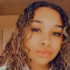 Alyssa Massey's Instagram, Twitter & Facebook