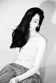 They officially debuted as five members on september 5, 2009 with the digital single la cha ta. Victoria Song 4 Walls Victoria Song Victoria Kpop Girls