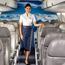 एयर होस्टेस बनने के लिए किन शर्तों को पूरा करना होता है? ये रही लिस्ट -  Flight attendant job know who can apply for air hostess in india check  eligibility for flight