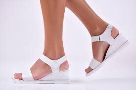Дамски сандали на платформа естествена кожа бели 501-0095 | eObuvki.b  Sandale si papucei flip-flop de dama pe platforma,or. magazinul online  EOBUVKI.RO