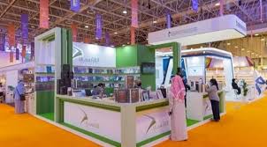معرض الكتاب العربي بالسويد سيقام معرض الكتاب لهذا العام في الفترة من 23 أكتوبر إلى 7 نوفمبر. Ø²Ø§Ø¦Ø± ÙŠÙ‚Ø¶ÙŠ Ø¥Ø¬Ø§Ø²ØªÙ‡ Ø§Ù„Ø³Ù†ÙˆÙŠØ© Ø¨ÙŠÙ† Ø±Ø¯Ù‡Ø§Øª Ù…Ø¹Ø±Ø¶ Ø§Ù„Ø´Ø§Ø±Ù‚Ø© Ø§Ù„Ø¯ÙˆÙ„ÙŠ Ù„Ù„ÙƒØªØ§Ø¨