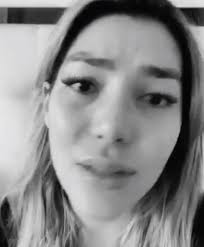 El señor no es una blanca paloma y aunque frida sofia me ahora afirmó que desde los cinco años sufrió el abuso de enrique guzmán , quien habría realizado tocamientos a la joven de hoy 29 años. Enrique Guzman Esta Muy Preocupado Por Pleito De Frida Sofia Y Alejandra Guzman