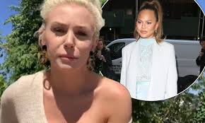 What chrissy teigen allegedly said to courtney stodden in deleted tweets. Courtney Stodden Accuses Chrissy Teigen Of Bullying Her When She Was 17 Daily Mail Online