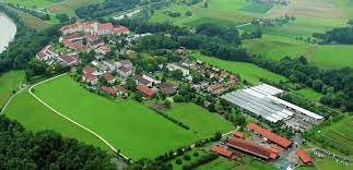 Das gasthaus klosterschänke befindet sich in attel in einem kleinen ort nahe wasserburg am inn. Jobs Von Stiftung Attl Rosenheimjobs De