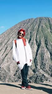 Foto Inspiratif Traveler Berhijab Ini Selalu Stylish Saat Jelajahi Nusantara