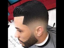 Es un corte cónico que comienza en el medio del cuero cabelludo dejando un montón el corte de pelo buzz es uno de esos cortes geniales para los veranos. Pin On Cortes De Pelo Para Hombres