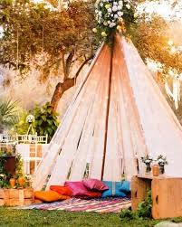 21 Canopy Seating Decor Ideas For Whimsical Wedding Vibes Shaadisaga Mehendi Decor Ideas Indian Wedding Decorations Desi Wedding Decor