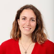 Le gouvernement organise le retour des assiettes et couverts en plastique  dans les cantines et provoque un tollé