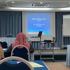 | bersengkang mata aku malam ni itupon tak abis baca lagi.btw benda ni penting untuk sesiapa yang baru nak mulakan kerja.kita ni ada bahagian kita untuk tuntut hak kita sebagai pekerja. Photos At Malaysian Employers Federation Mef Building In Petaling Jaya