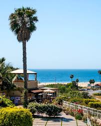 The hotel is just yards from the water and the elevated patio at the hotel's rear puts you practically over the water. Hotel Malibu Country Inn Malibu Trivago De