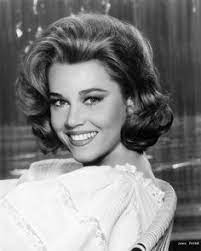A woman doesn't stop being a woman with age: 350 Classic Hairstyles Ideas Classic Hairstyles Hair Styles Vintage Hairstyles