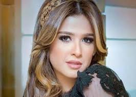 وأضافت المصادر أن زوجة محمد حماقي لم تغضب من تصرف زوجها، ولم تعط للأمر أكثر من حجمه، حيث وجدت نهلة الحاجري أن ما فعله زوجها كان في منتهى الذكاء لأنه كسب المنافسة من بقية أعضاء لجنة التحكيم. Ù‡Ù† ÙƒØ§Ù†Øª Ø§Ù„Ø²ÙˆØ¬Ø© Ø§Ù„Ø«Ø§Ù†ÙŠØ© ÙˆØ£Ø¹Ù„Ù†Ø§ Ø§Ù„Ø·Ù„Ø§Ù‚ Ø§Ù„ÙŠÙˆÙ… Ù‚ØµØ© Ø²ÙˆØ§Ø¬ ÙŠØ§Ø³Ù…ÙŠÙ† Ø¹Ø¨Ø¯Ø§Ù„Ø¹Ø²ÙŠØ² ÙˆÙ…Ø­Ù…Ø¯ Ø­Ù„Ø§ÙˆØ©