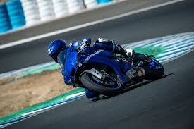 Yamaha yzf r1m is a sports bike it is available in only one variant and 2 colours. Yamaha R1m Das Supersportmotorrad Im Test Der Spiegel