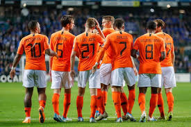 Shop direct bij de beste lokale modeboetieks online bij miinto. De Nieuwe Status Van Oranje Grote Sterren Kleine Ego S Nederlands Voetbal Ad Nl