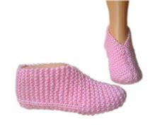 I just designed a pair of socks for my beginning sock knitting class… and have made the pattern a free download! Hand Knit Slipper Sock Knitting Pattern Size 4 9 Uk Sock Knitting Patterns Knitted Slippers Pattern Knitted Slippers
