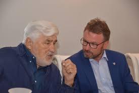 September 1930 in zürich) ist ein deutscher schauspieler mit italienischen wurzeln. Mario Adorf Besuchte Seine Heimatstadt Wirtschaft Eifel
