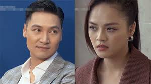 Cô mua đồ uống cho anh và long thích thú nói cảm ơn người yêu. D8b D8q1t44cdm