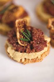 Hummus Fig And Olive Crustini With Sacha Inchi Voorgerechten Hapjes Recepten