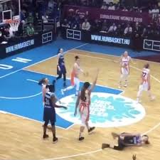 At long last, breanna stewart's w.n.b.a. Breanna Stewart Suffered A Torn Achilles In A Euroleague Game This Is Terrible Sbnation Com