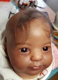 Ögonbryn är det svåraste som finns enligt mig. Den här bebisen ska bli en  liten Indiska. De har ofta markerade ögonbryn.