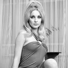 Sharon tate, in so many different attitudes and poses was always a delight to work with and very professional. Sharon Tate 50 Jahrestag Des Bestialischen Charles Manson Mordes Gala De