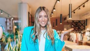 Η γνωστή ηθοποιός δημοσίευσε μια φωτογραφία στο instagram, στην οποία ποζάρει αγκαλιά με τον γιο της, ενώ η λεζάντα έγραφε το εξής: A8hna Oikonomakoy Einai 6 Mhnwn Egkyos Star Gr