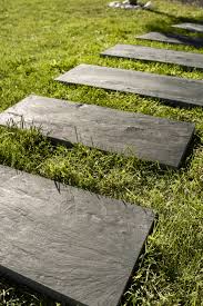 Pas Japonais En Ardoise Carre Noire Cupa Stone Une Pierre Naturelle Avec Une Surface Legerement Structu Pierres Jardin Amenagement Paysager Amenagement Jardin