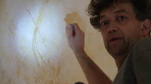 Saumurois. Les œuvres miniatures de Paul Tieman peuplent l'ermitage  Saint-Jean