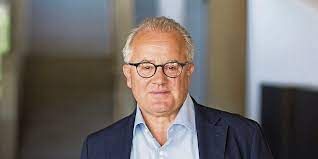 Jetzt soll er sich in einem internen brief zu wort gemeldet haben und darin die hintergründe erklären. Fritz Keller