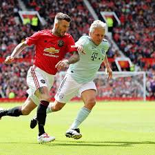 Flashscore.com offers manchester utd legends livescore, final and partial results. Manchester United 1999 Team Bashes Bayern Munich Legends 5 0 In Treble Reunion Bavarian Football Works