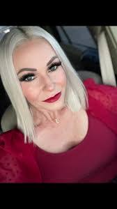 Lisa Steger's Instagram, Twitter & Facebook