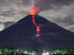 Letusan gunung berapi pernah mencatatkan sejarah sebagai salah satu bencana alam terparah di dunia. Gunung Berapi Di Indonesia Meletus Sungai Vulkanik Dalam Letusan Baru Laporan