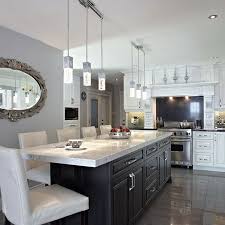 Cuisines Beauregard Convivial Ilot Central Fonce De Style Classique Avec Comptoir De Quartz Pale Kitchen Kitchen Remodel Kitchen Furniture