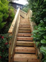 Gartentreppe Selber Bauen 47 Gestaltungsideen Und Tipps Gartentreppe Garten Und Abschussiger Garten