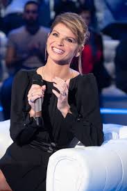 This is alessandra amoroso 28 settembre 2010 (2) by ilsussidiario on vimeo, the home for high quality videos and the people who love them. Alessandra Amoroso News Lascia Il Fidanzato E Cambia Look Capelli