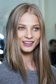 Balayage blond cendré sur chatain. Tout Savoir Sur La Couleur Du Moment Le Blond Cendre