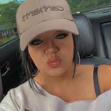 Brandi Darden's Instagram, Twitter & Facebook