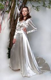 1930 S Vintage Wedding Dresses A Guide To This Elegant Era In Bridal Style Love My Dress Uk Wedding Blog Wedding Directory Wedding Dresses Satin 1940s Wedding Dress Gorgeous Wedding Dress