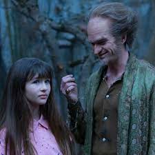 Siblings investigate the mysterious death of their parents while outsmarting their evil guardian. Netflix S Take On Lemony Snicket S A Series Of Unfortunate Events Embraces Weirdness And Not Much Else Vox