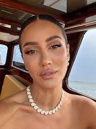 PRODUCTS FOR ACHIEVING A FLAWLESS BASE