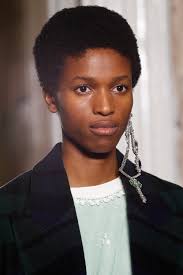 Burberry Fall 2017 Ready-to-Wear Fashion Show